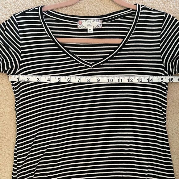Pink Rose Women’s Short sleeve top Size XS - Picture 3 of 5